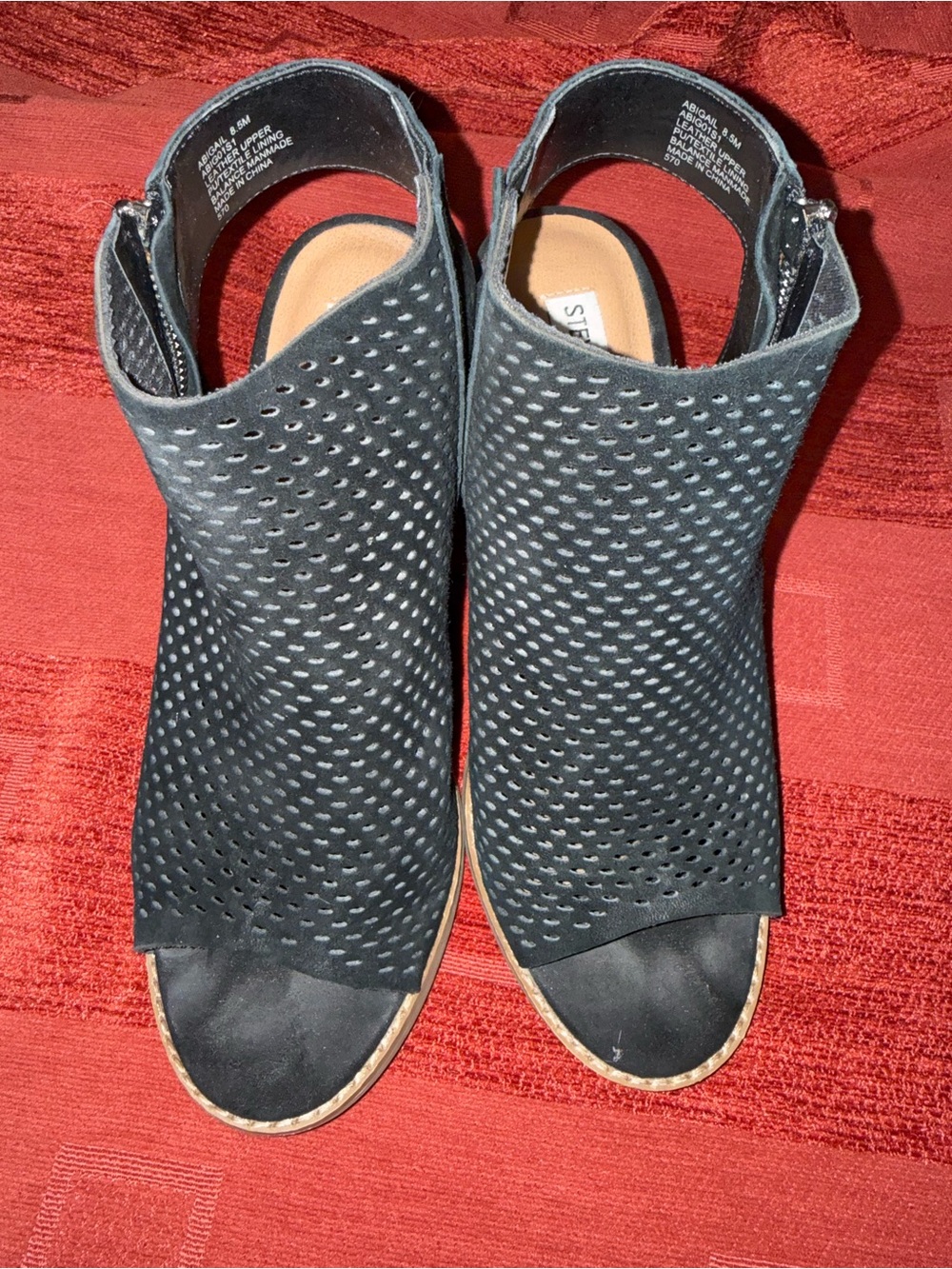 Steve Madden Abagail Black Suede Leather Perforated Women’s Sandals zipper 8.5